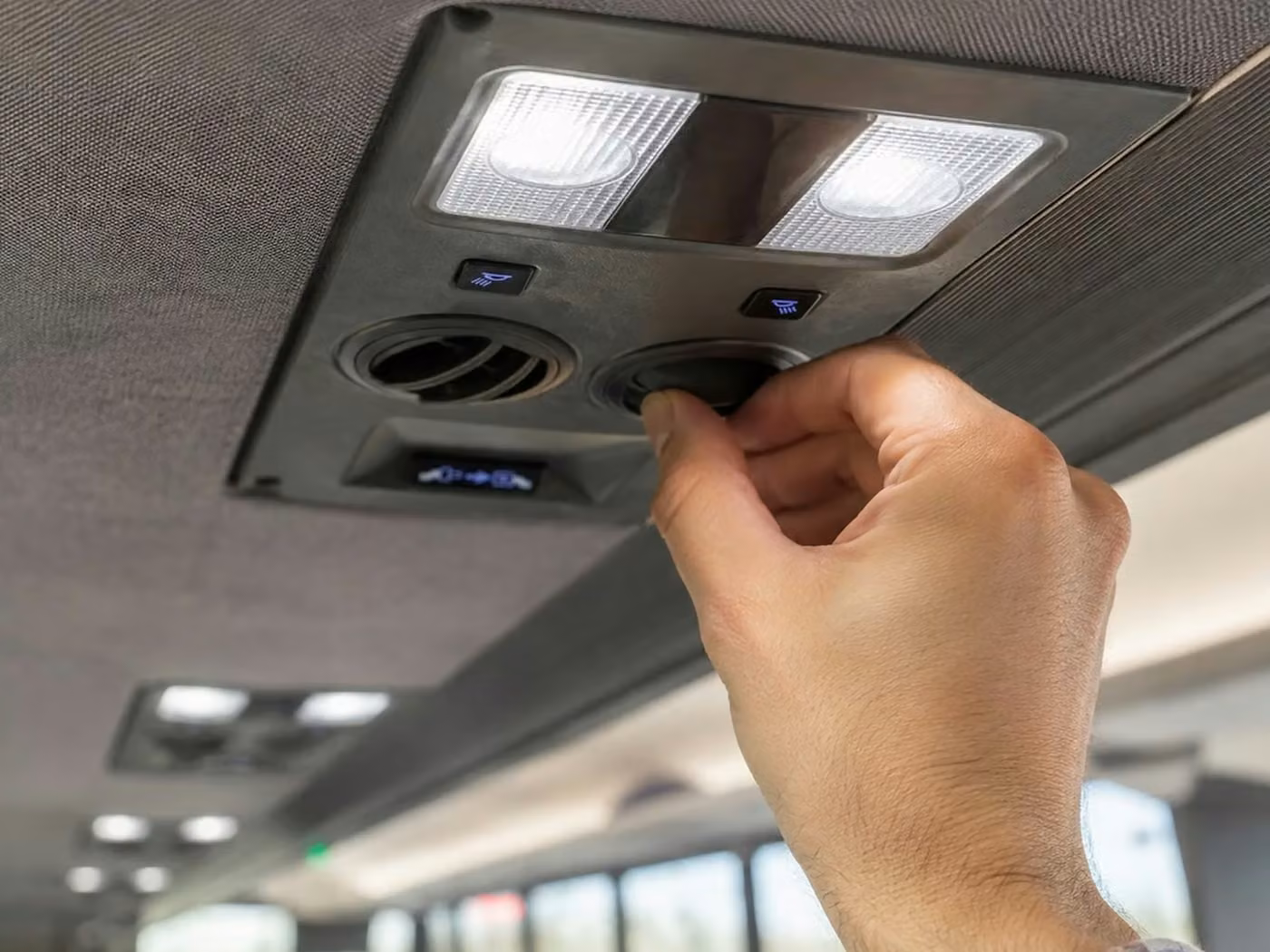 cedar rapids 25 passenger minibus air conditioning