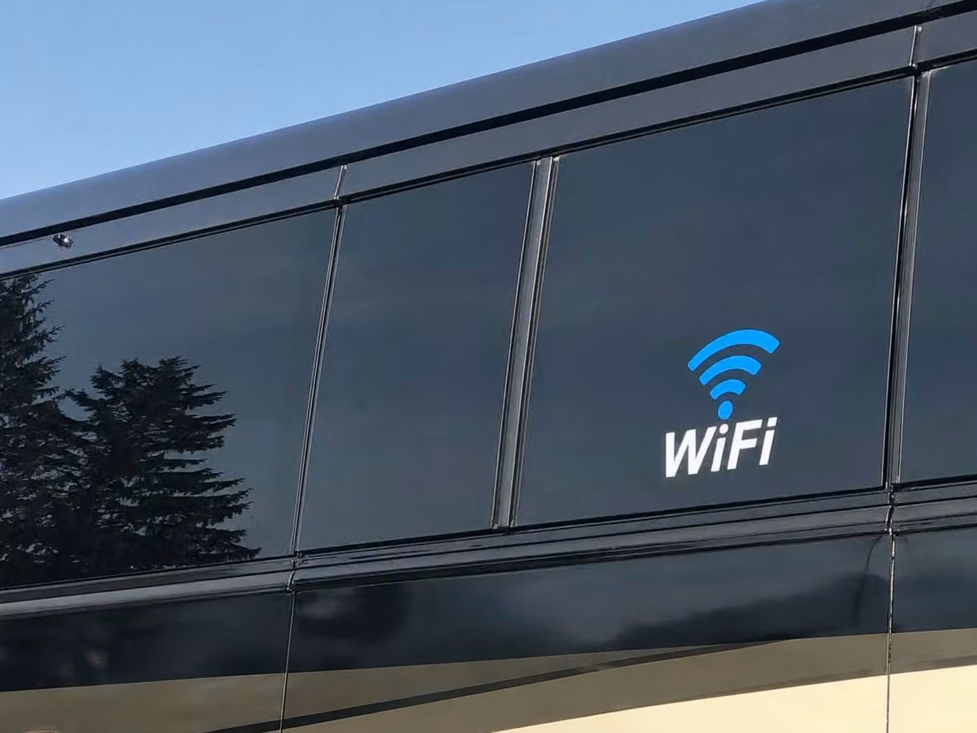 cedar rapids 25 passenger minibus wifi
