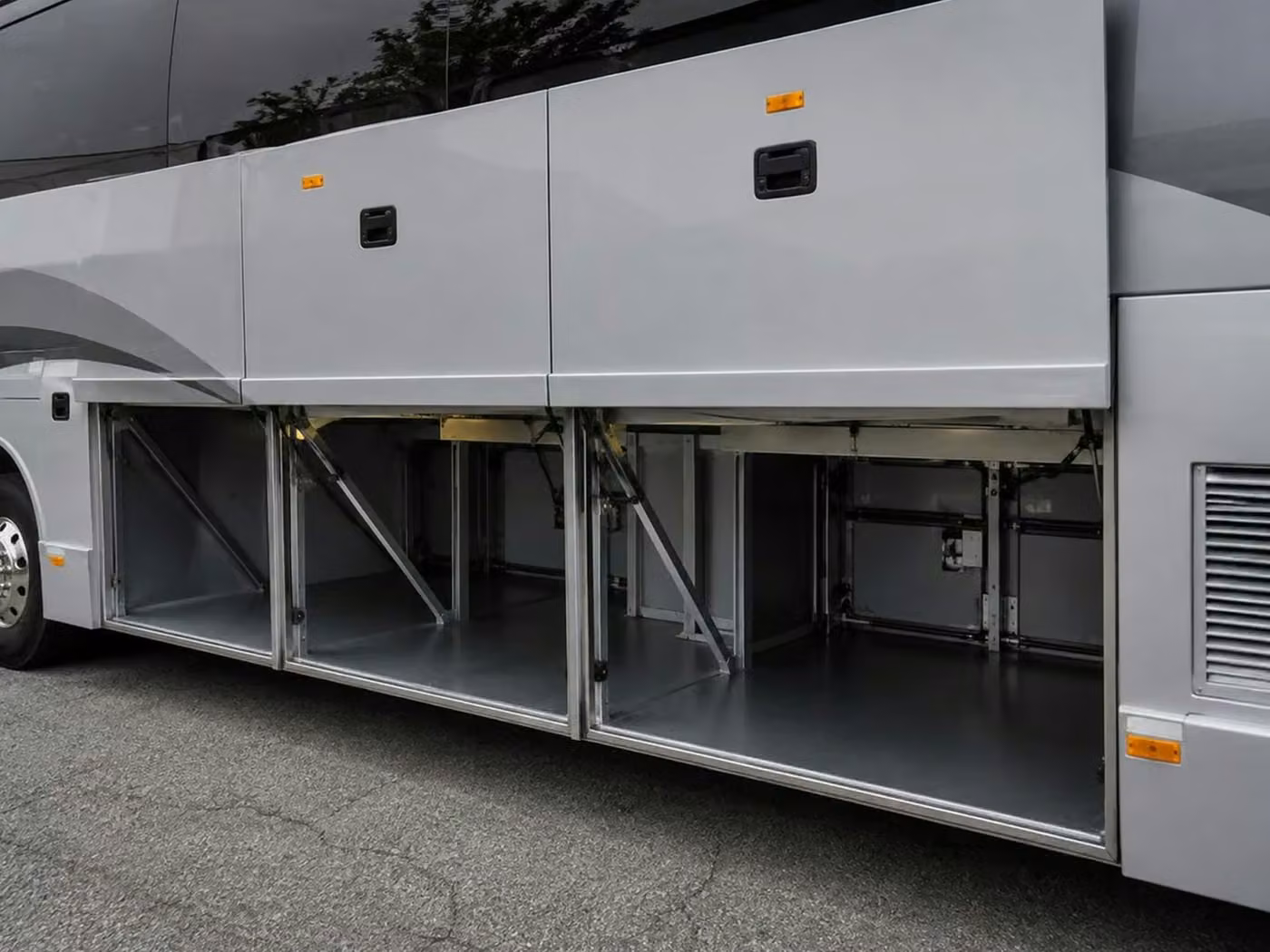 cedar rapids 56 passenger charter bus luggage bays