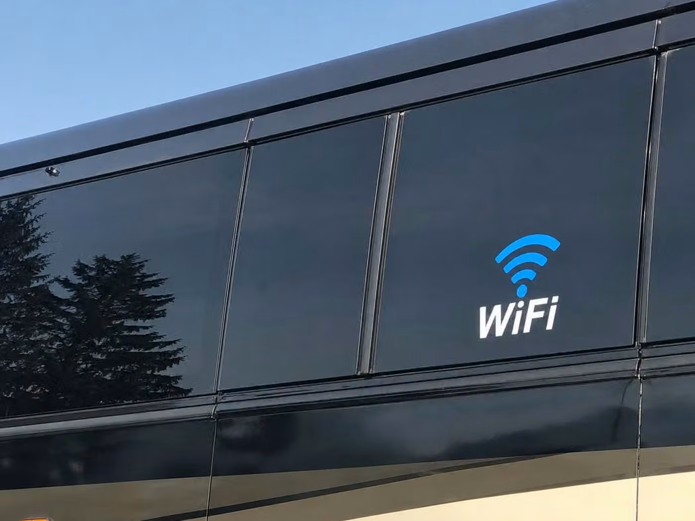 cedar rapids 56 passenger charter bus wifi