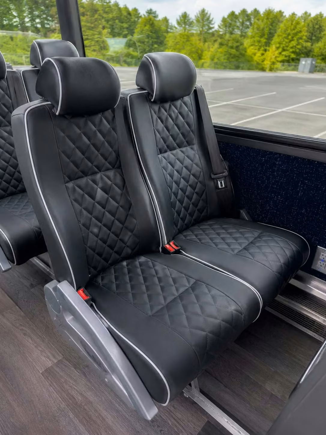 cedar rapids charter bus reclining seats