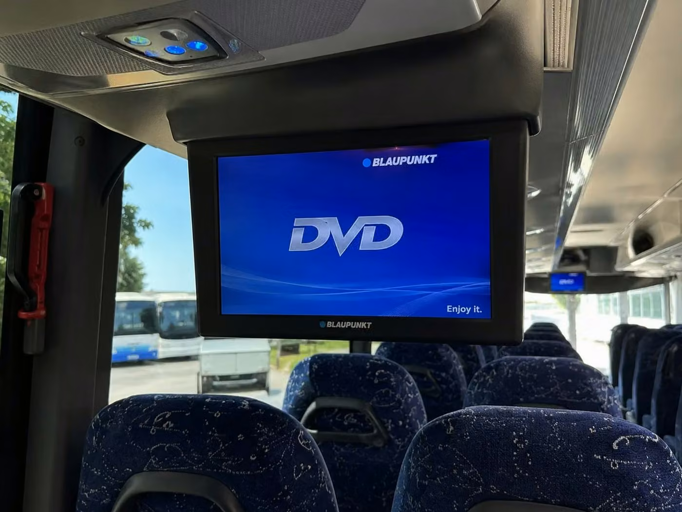 cedar rapids charter bus tv monitors
