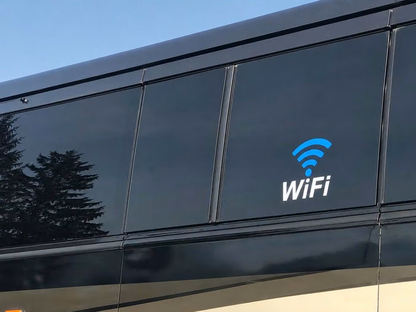 cedar rapids charter bus wifi
