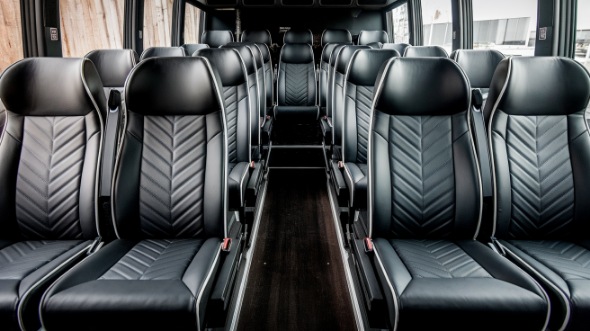 15 passenger minibus rental cedar rapids