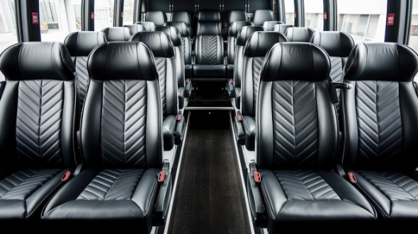 35 passenger minibus rental des moines